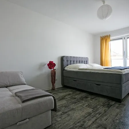 By Janzen E Apartament *