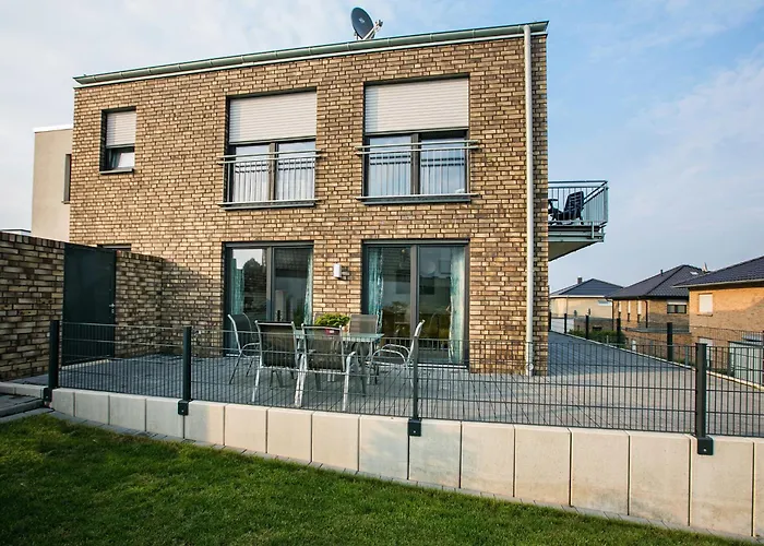 By Janzen E Apartmán